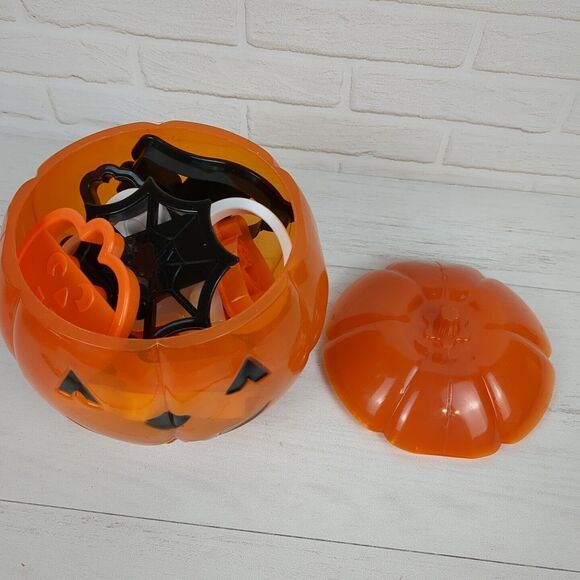 10 Wilton VTG Halloween Cookie Cutters Pumpkin Storage Container + 6 Metal 1996 - Picture 9 of 11